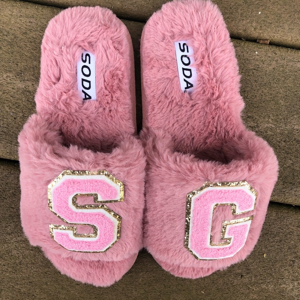 Soda Faux Fur Initial S G Slippers. Kids Size 5